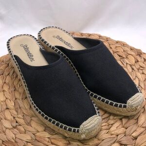 St. John’s Bay Navy Canvas Closed Toe Slip On Mules Espadrilles  Size 7